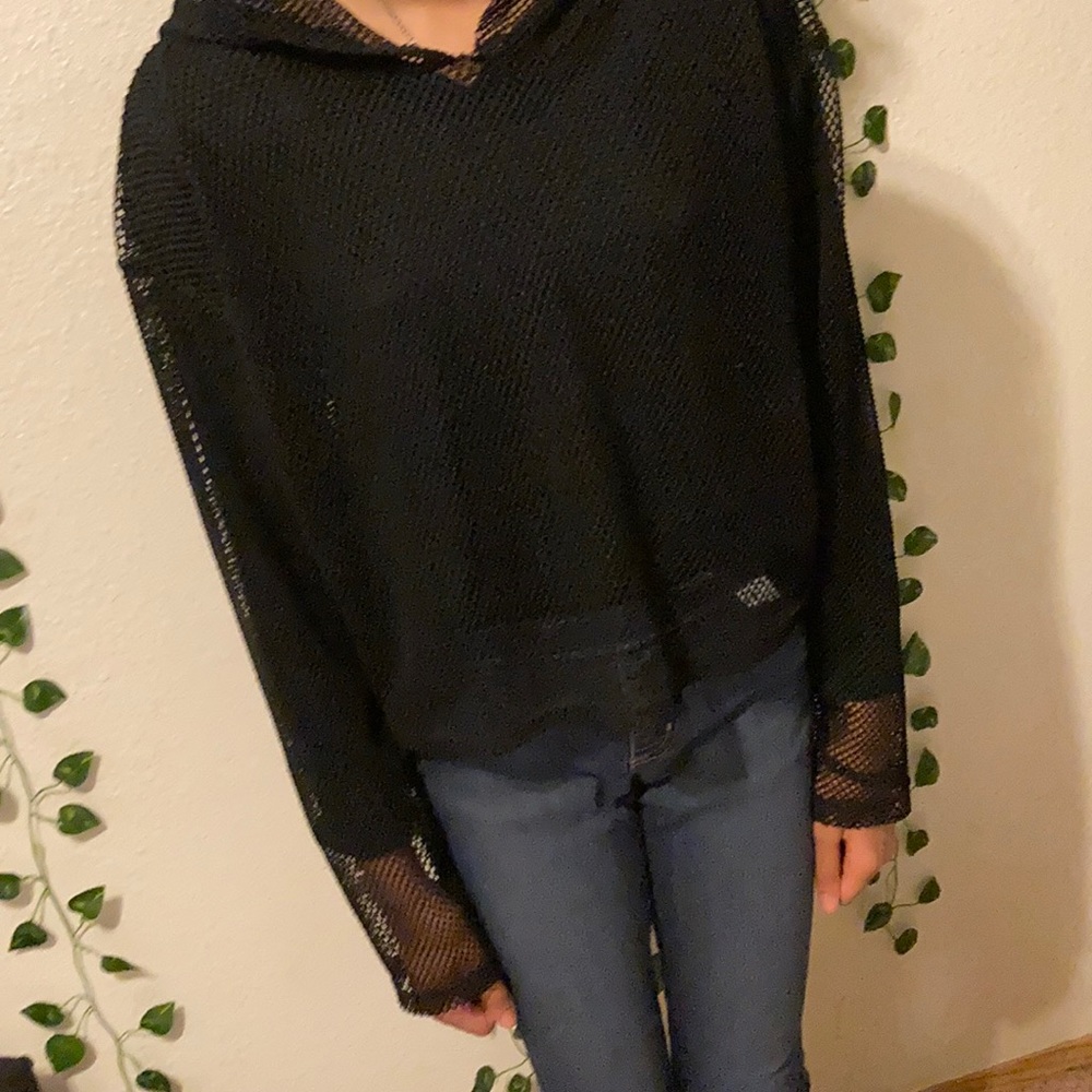 RUE 21 HOODED MESH CROP TOP